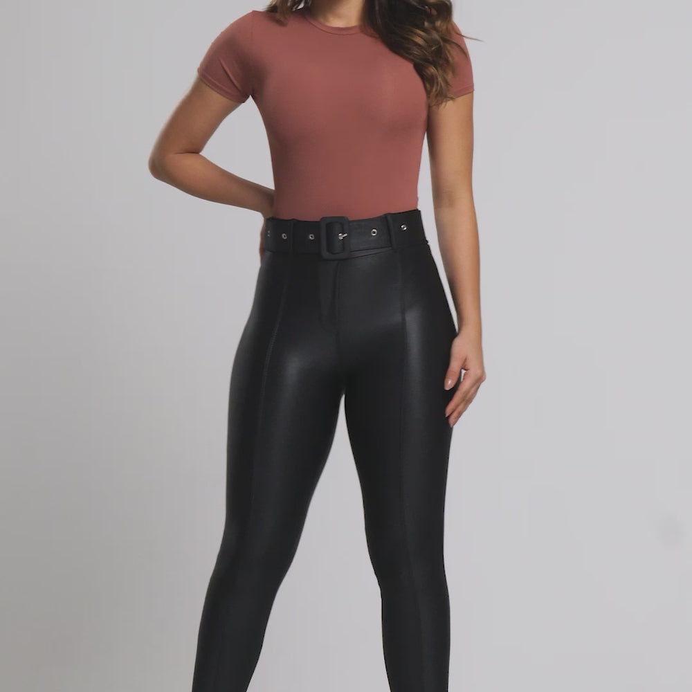 
                  
                    Carregar e reproduzir vídeo no visualizador da galeria, Legging Casual Cirre shine Black With Belt
                  
                